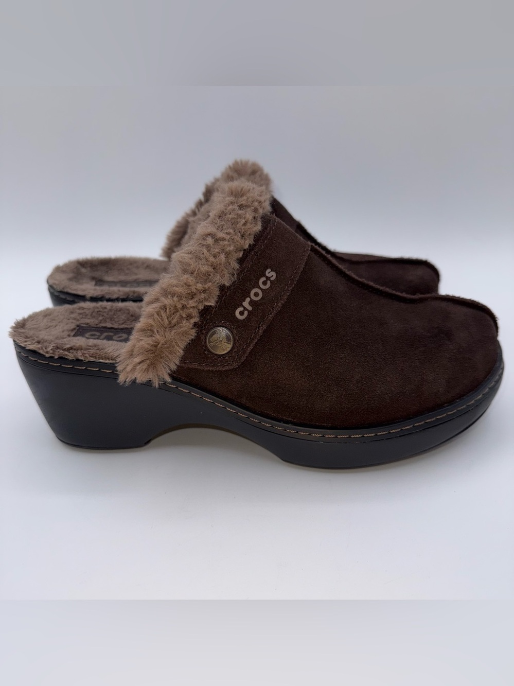 Crocs Women’s W9 Brown Suede Faux Fur Lined Wedge Clogs Mules Style 11602 NWOB